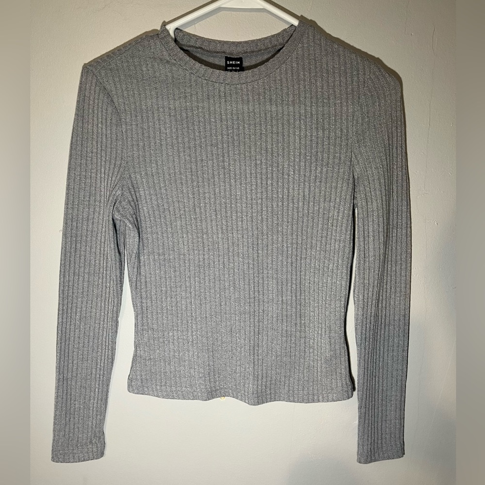 Ribbed grey long-sleeve